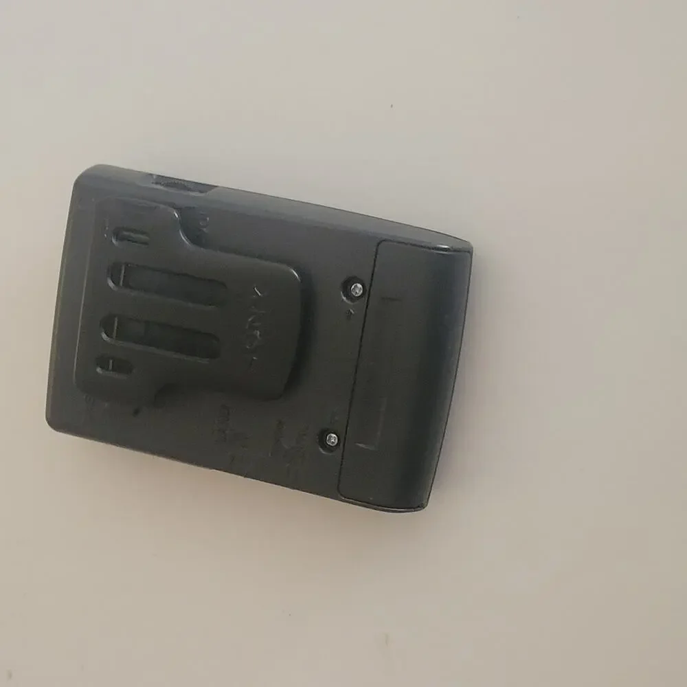 Sony Walkman Vintage FM/AM Radio w/ Belt Clip SRF–49 SRF49 Tested